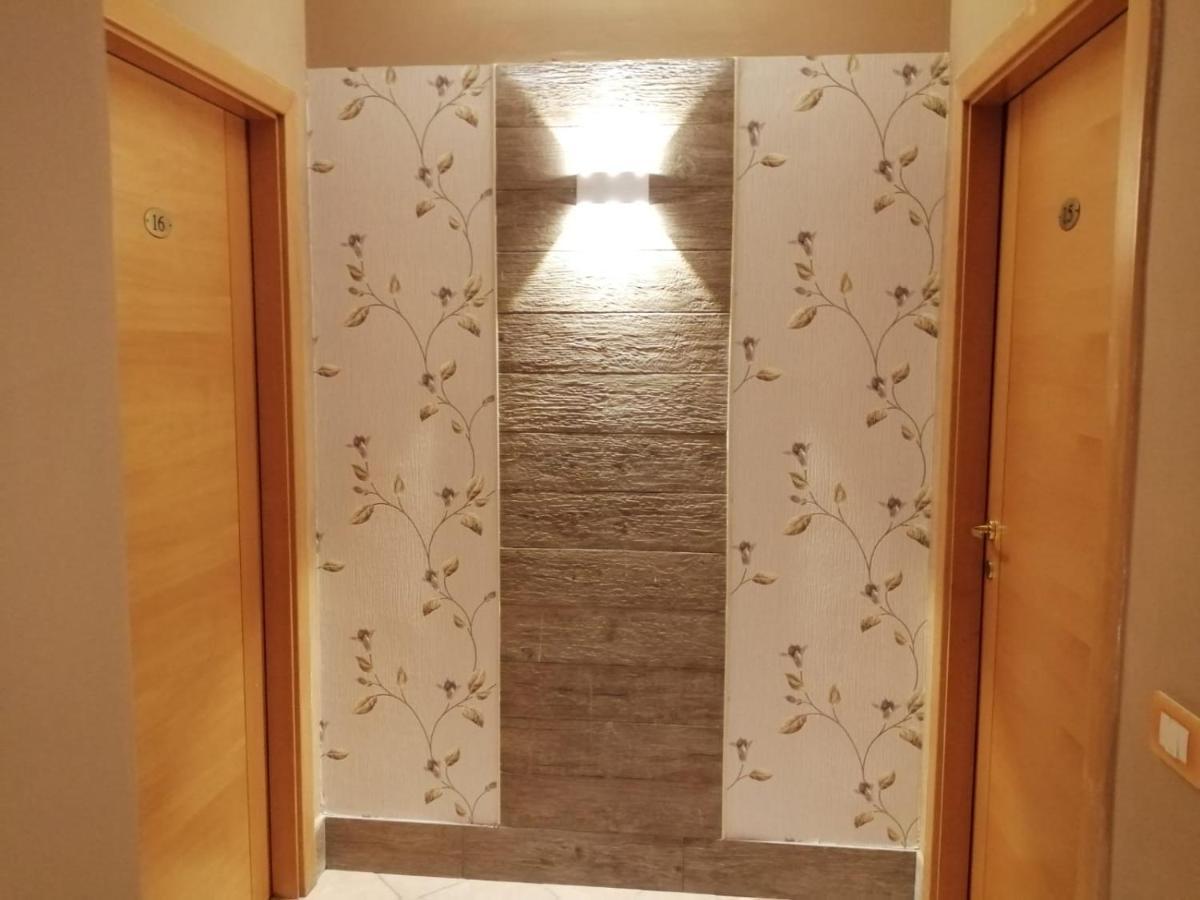 Thaire Hotel 2*