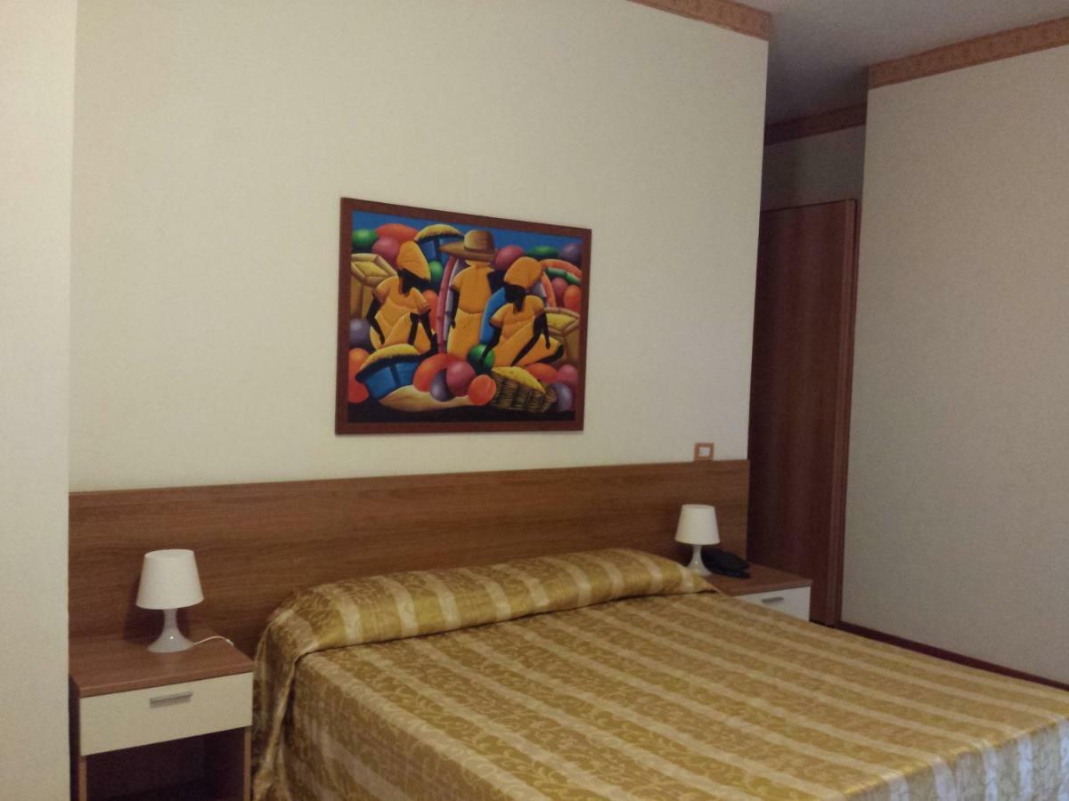 Thaire Hotel