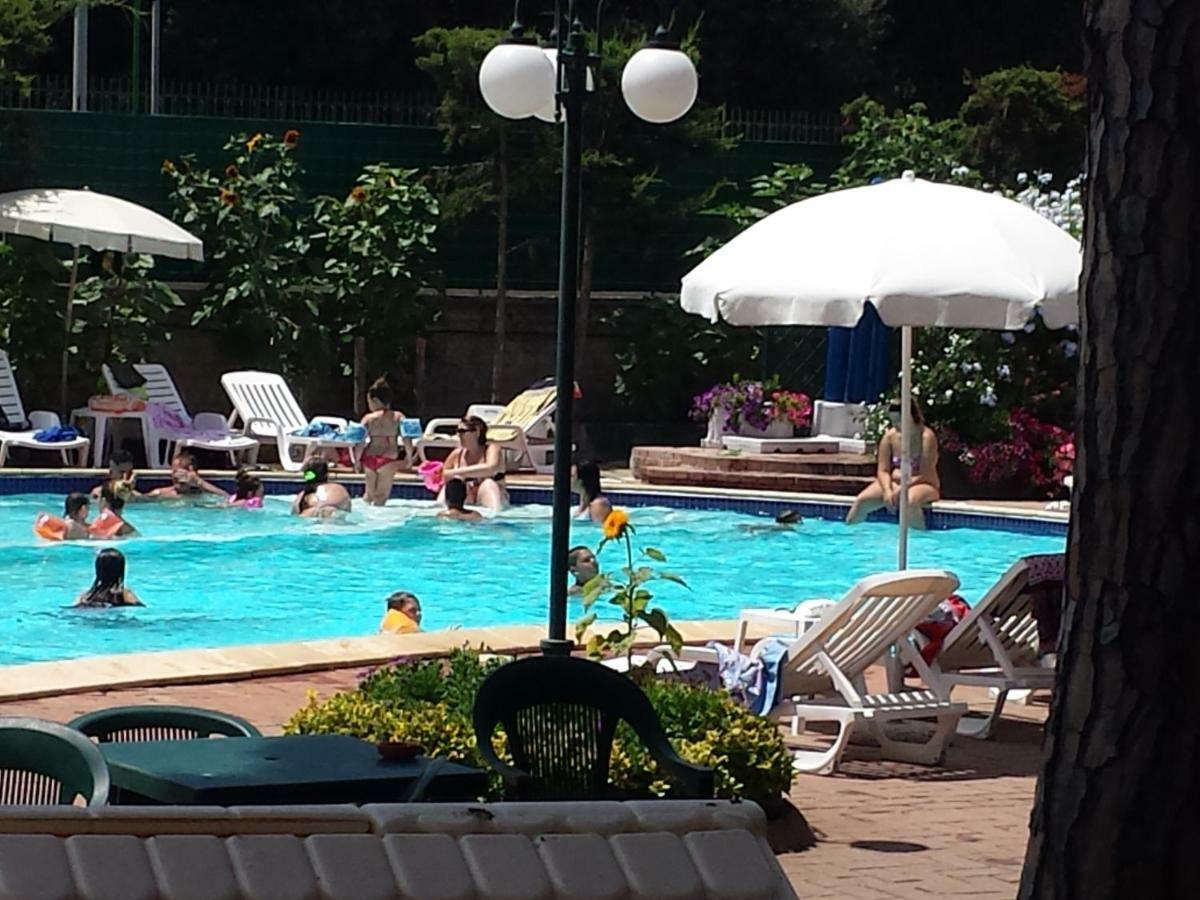 Thaire Hotel