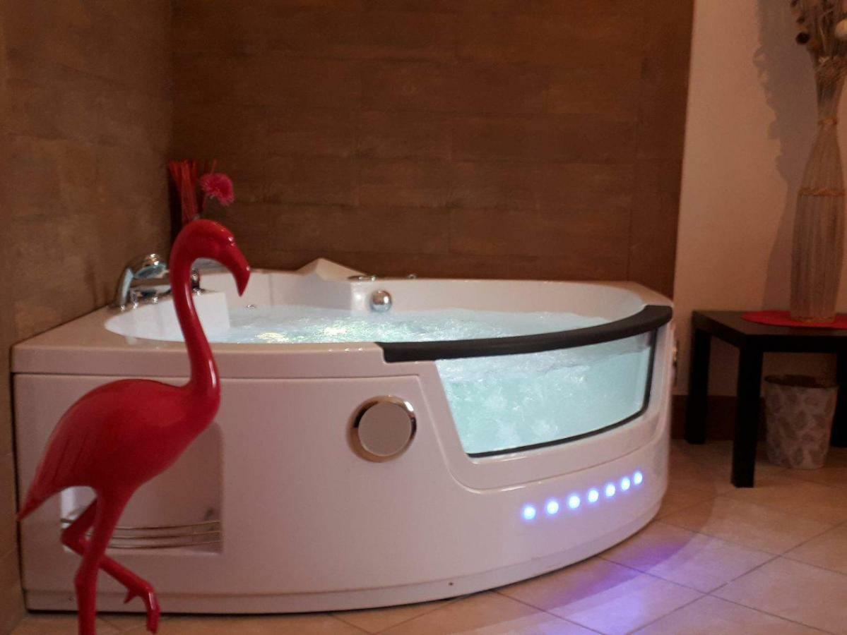 Thaire Hotel 2*