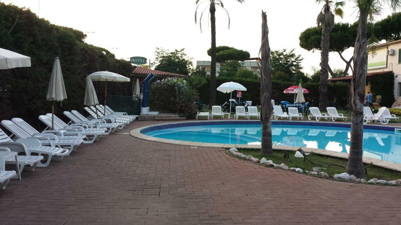 Thaire Hotel 2*
